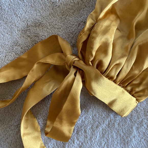 Fashion Nova Gold Long Sleeve Crop Top - Picture 5 of 6